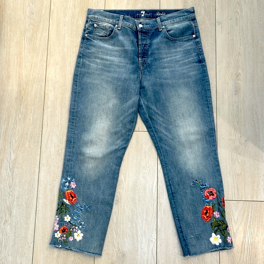 7 For All Mankind embroidered flower jeans. Size 32 and like new!
